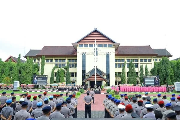 Upacara kenaikan pangkat di Polda Sulsel. (Dok: Ist)