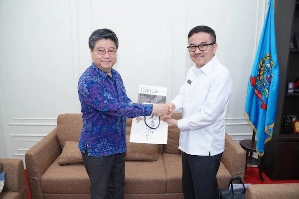 Sekprov Sulsel, Jufri Rahman bersama Kepala Kantor Konsuler Jepang di Makassar, Ohashi Koichi (Dok: Int)