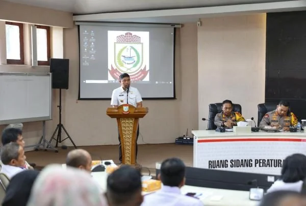 Pj Wali Kota Makassar, Andi Arwin Azis, dalam rapat koordinasi terpadu penanganan masalah sosial (Dok : Ist).
