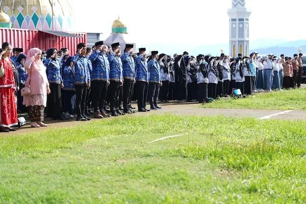 Suasana Peringatan hari guru di lapangan upacara Pemprov Sulbar (dok:Ist)