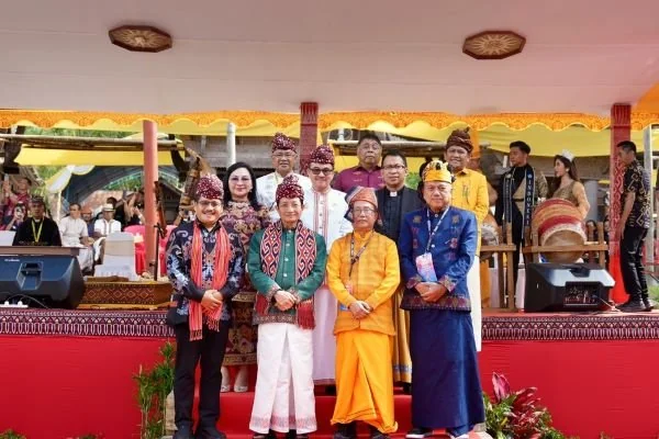 Sekprov Sulsel, Jufri Rahman dan Menteri Agama, Prof Nazaruddin Umar di Toraja Utara (Dok: Ist).