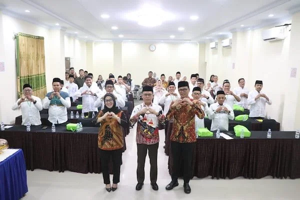 Sekretaris Daerah Provinsi Sulawesi Barat Junda Maulana saat membuka kegiatan Peningkatan Kapasitas Sumber Daya Manusia (SDM) Tokoh Agama (dok:ist)