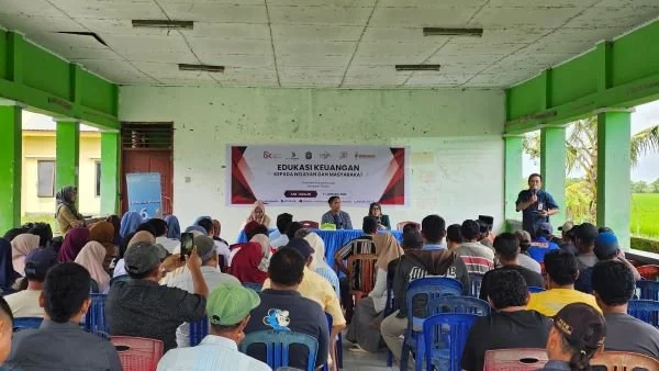 OJK bersama pemerintah daerah dan LJK melakukan edukasi keuangan kepada masyarakat (Dok: Ist)