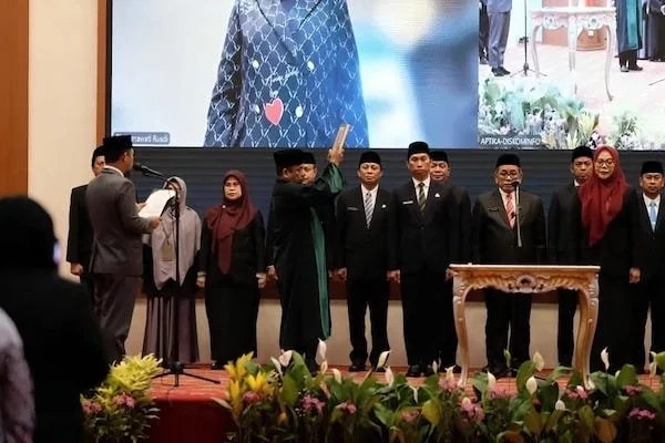 Prosesi pelantikan dan pengambilan sumpah jabatan 15 pejabat eselon II Pemprov Sulsel (dok. Ist)