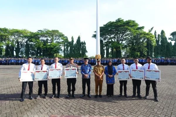 Gubernur Sulsel Beri Penghargaan kepada Tujuh Anggota Polri Atas Keberhasilan Ungkap Kasus Penculikan Bilqis. Dok. Ist