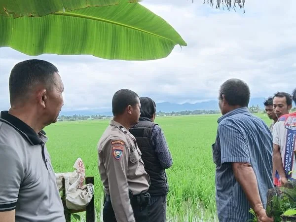 Evakuasi di lokasi kejadian penemuan mayat. (Dok: Saleh KabarMakassar)