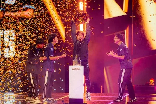 Remaja 15 tahun asal Makassar, Rasyah Rasyid dinobatkan sebagai MVP setelah pimpin EVOS Divine menaklukkan dunia di Riyadh (Dok: Ist)