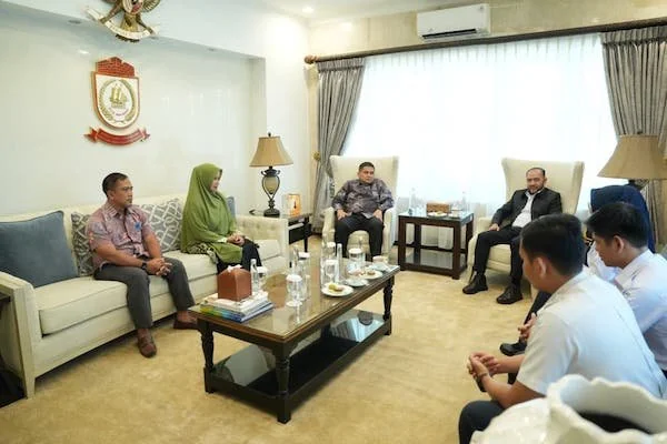Wali Kota Makassar, Munafri Arifuddin, saat menerima audiensi dari Stasiun Metereologi Maritim BMKG Makassar (Dok: Ist).