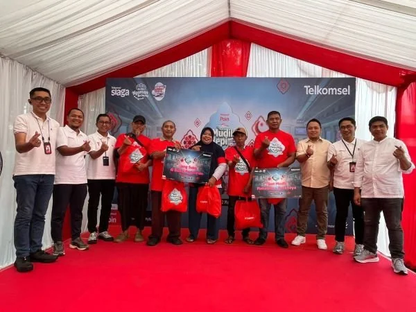 Sebanyak 200 pemudik diberangkatkan oleh Telkomsel secara gratis ke kampung halaman (Dok: Ist)
