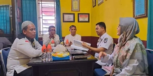 Tim penilai saat ke Desa Bontokaddopepe (Dok : Ist).