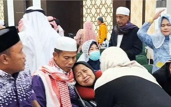 Sri Bagiati. Jemaah haji kloter 26 yang mengetahui suaminya wafat di Madinah saat ia tiba di tanah air. Dok. Ist