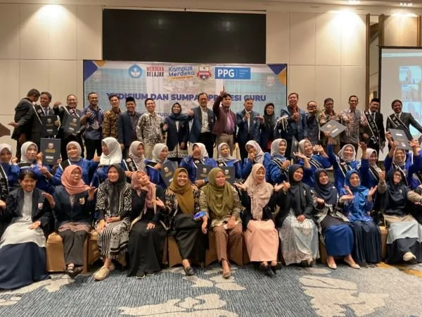 Sebanyak 88 mahasiswa PPG resmi sandang gelar guru profesional, berlangsung di Hotel Claro (Dok : ist).
