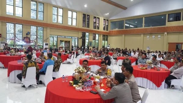 Open house dalam rangka memeriahkan perayaan Natal 2024 di Aula Marannu Polda Sulbar (Dok : Ist).