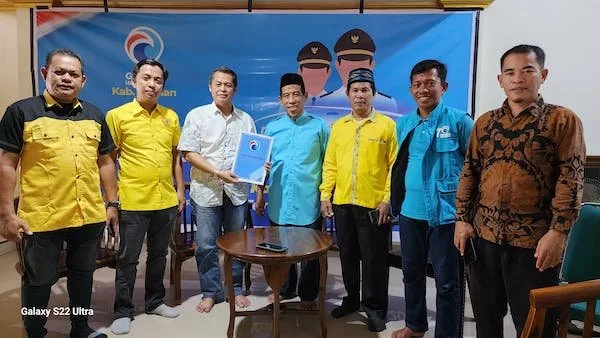 Pengambilan formulir pendaftaran calon Bupati  oleh tim Samsul Mahmud di Markas Pemenangan Gelora di Kecamatan Wonomulyo, Polman(Dok: Ist)