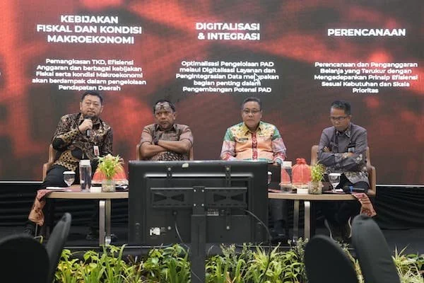 Kepala Bapenda Kota Makassar Andi Asminullah saat Memaparkan Kinerja Realisasi dalam Konsultasi Publik RKPD Kota Makassar Tahun 2027, (Dok: Ist).