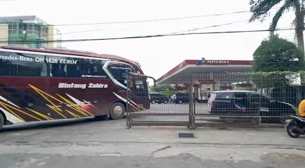 Antrian BBM di salah satu SPBU Kota Makassar (Dok: Nofi KabarMakassar)
