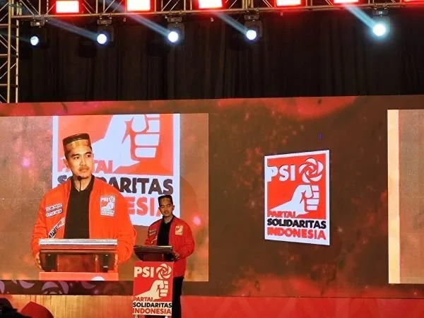 Ketua Umum Partai Solidaritas Indonesia (PSI), Kaesang Pangarep, dalam penyerahan rekomendasi dukungan PSI di Sandeq Ballroom Claro Hotel  Makassar (Dok : Hanifah kabarMakassar)