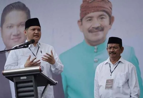 Bakal calon bupati dan wakil bupati Luwu Arham Basmin Mattayang dan Rahmat saat deklarasi sebelum mendaftar ke KPU Luwu, Rabu (28/8). Foto IST