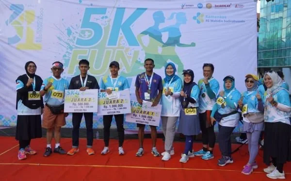 Peringatan Hari Ulang Tahun ke-31 RS Wahidin Sudirohusodo semakin meriah dengan digelarnya kegiatan Fun Run 5 Kilometer.