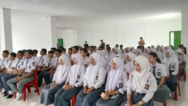 Kegiatan antisipasi dan pencegahan penyebaran paham Intoleransi, Radikalisme, Ekstremisme, dan Terorisme (IRET) di SMA Negeri 1 Mamuju. Dok. Ist
