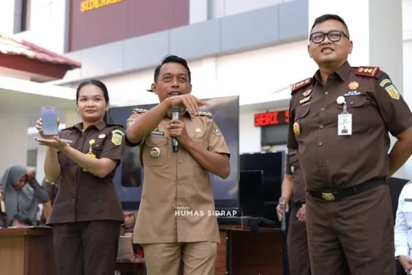 Bupati Sidrap Syaharuddin Alrif memimpin pemusnahan barang bukti narkotika. (Dok: Ist)