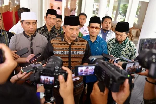 Penjabat (Pj) Gubernur Sulawesi Selatan (Sulsel), Bahtiar Baharuddin menerima kunjungan Pengurus Nahdatul Ulama Sulsel di Rumah Jabatan Gubernur pada Rabu, (8/5).