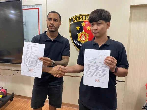 Pemain PSM Makassar, Victor Luis dan pengemudi sepeda motor yang terlibat cekcok berakhir damai di Polretabes Makassar (Dok: Ist).