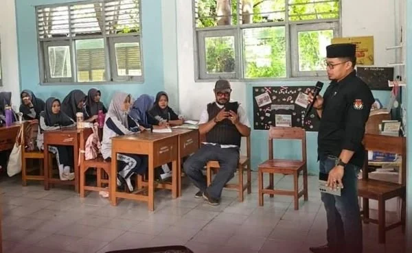 Program inovatif KPU Mengajar di SMK Negeri 8 Jeneponto. (Dok: Ist)