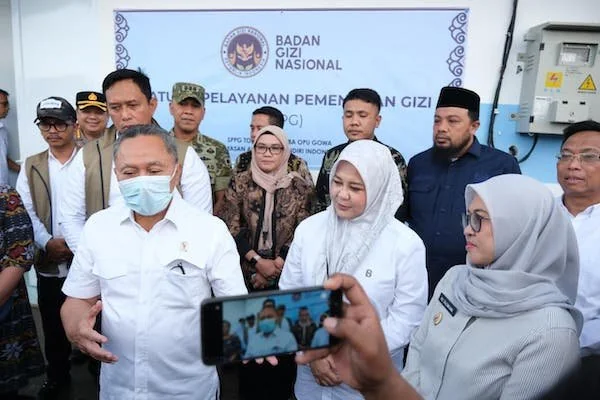 Menteri Koordinator Bidang Pangan, Zulkifli Hasan Meninjau ke SPPG Kelurahan Tombolo, Kecamatan Somba Opu, Kabupaten Gowa, (Dok: Ist).