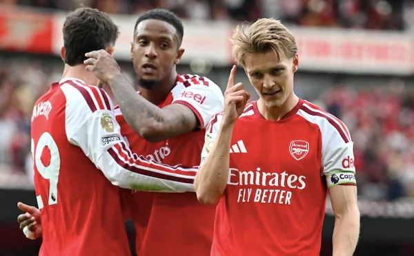 Selebrasi Martin Odegaard (kanan) setelah mencetak gol saat Arsenal melawan Chelsea dalam matchday ketiga Liga Inggris di Emirates Stadium pada Minggu (6/9/2026). X.com/Arsenal