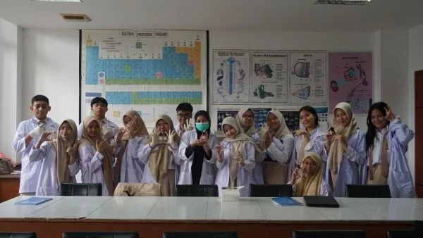 Kelas 10 A SMA Bosowa School Makassar. Dok. Ist