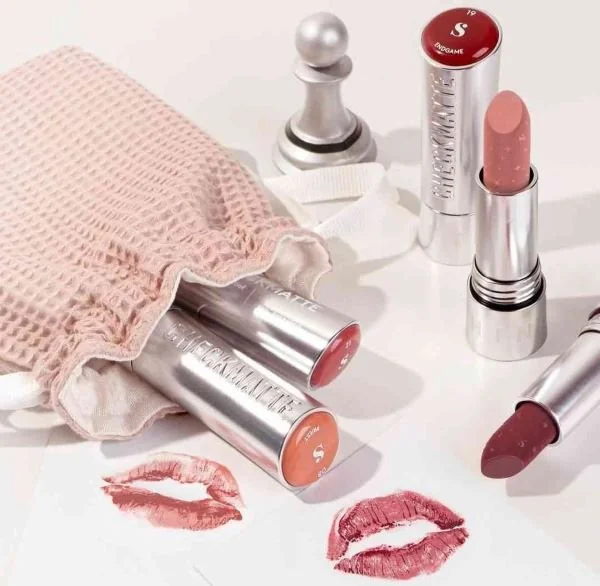 Lipstik (Foto : Official instagram @somethincmakeup).