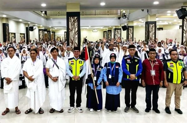Pelepasan jemaah calon haji kloter 32 Embarkasi Makassar (Dok : Ist).