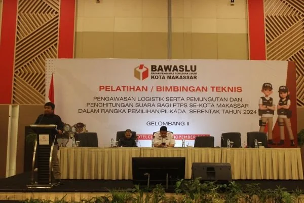 Pelatihan bagi pengawas TPS oleh Bawaslu Makassar (Dok : Ist).