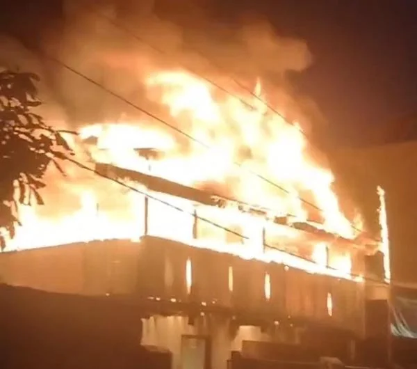 Suasana Kebakaran di Jalan Angkasa 6 Kelurahan Panaikang Kecamatan Panakkukang (Dok: Ist).