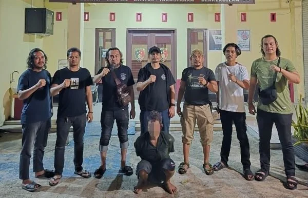 Pelaku H. Sanji Bin Amba saat diamankan Tim Resmob Polres Bantaeng. Dok. Ist