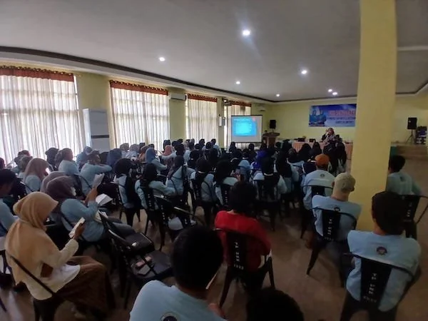 Suasana pelatihan Keamanan Pangan saat diikuti puluhan relawan dapur Yayasan Zakia Berbagi Kasih di aula Kantor TP-PKK Jeneponto.
