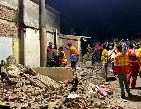 Suasana Pembongkaran Lapak Kambil di Jalan Lamuru, (Dok: Ist).