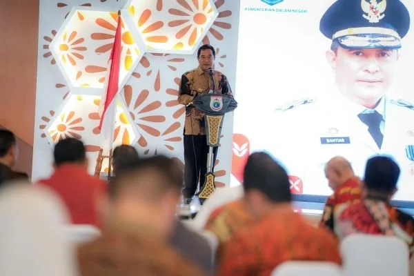 Pj Gubernur Sulbar, Bahtiar Baharuddin saat memberikan arahan (Dok : Ist).
