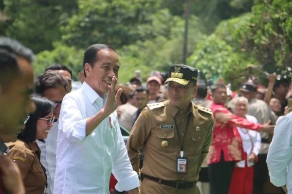 Presiden Joko Widodo saat berada di Kabupaten Mamasa.
