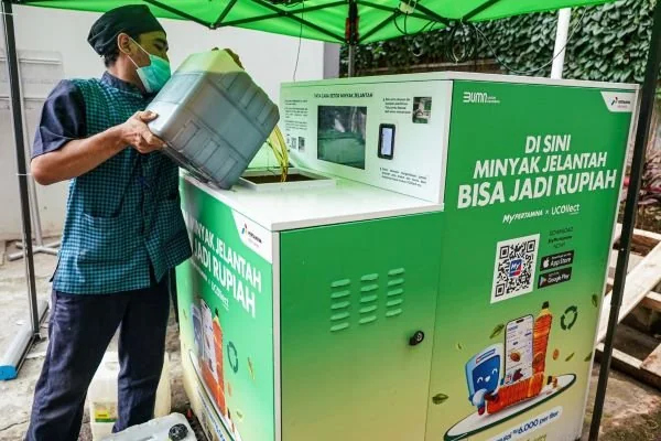 Pengumpulan minyak jelantah untuk ditukarkan saldo dan point (Dok : Ist).