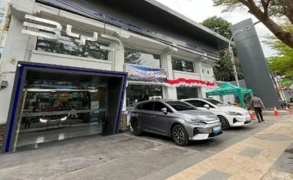 Flash sale spesial Mei 2026 untuk BYD dan DENZA D9 dengan tambahan benefit bernilai puluhan juta rupiah bagi konsumen (Dok: Ist)
