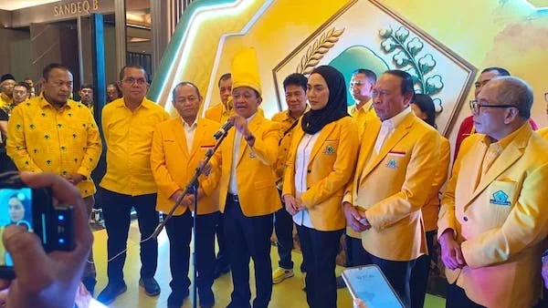 Ketua Umum Partai Golkar, Bahlil Lahadalia (Tengah), (Dok: Kabar Makassar).
