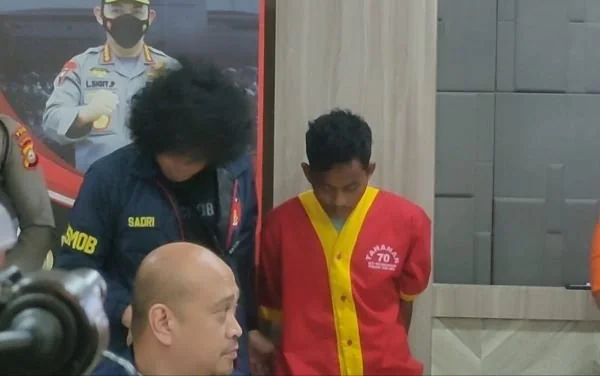 Pelaku pembunuh Jessica Sollu saat diamankan di Polda Sulsel (Dok : Ist).
