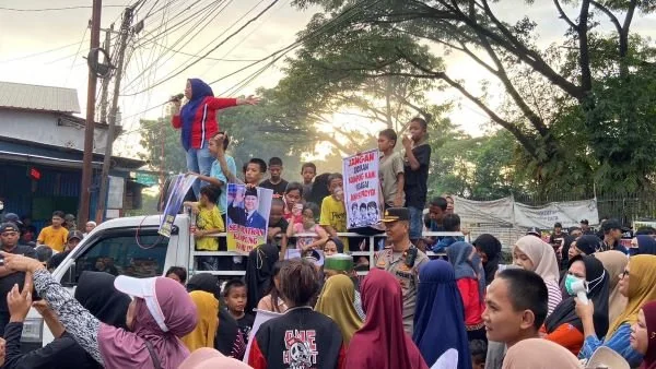 Aliansi Gerakan Rakyat Menolak PLTSa (Geram PLTSa) menggelar aksi unjuk rasa di depan Gedung Eterno. (Dok: Ist)
