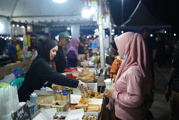Sejumlah masyarakat yang datang ke tenant di Manakarra Fair (dok:Ist)