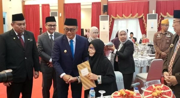 Pj Gubernur Sulsel, Prof Zudan Arif Fakrulloh pada Silaturahmi Nasional bersama keluarga Pahlawan Nasional, Keluarga Perintis Kemerdekaan, Veteran, Wredatama dan LKSA (Dok: Nofi KabarMakassar)