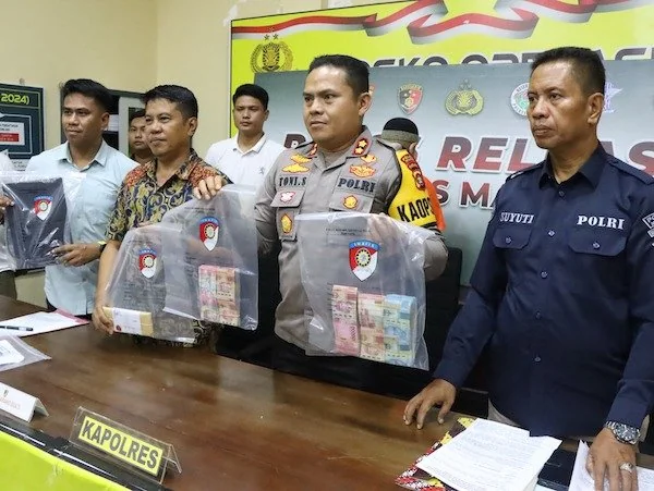Kapolres saat melakukan Press Release dan memperlihatkan barang bukti (dok:Ist)