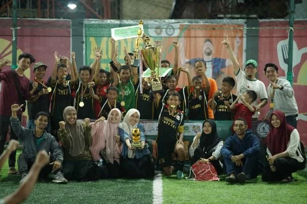 SD Inpres Unggulan BTN Pemda berhasil merebut piala bergilir Monsa Cup setelah mengalahkan SDN Bawakaraeng 1 dengan skor tipis 1-0 pada laga final yang digelar di Sulthan MiniSoccer, Jl Borong Raya, Minggu (26/5).