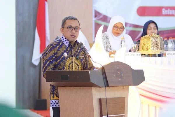 Bupati Jeneponto, H. Paris Yasir saat membuka Muscab IBI ke-VIII di gedung serbaguna Sipitangarri. (Ist)
